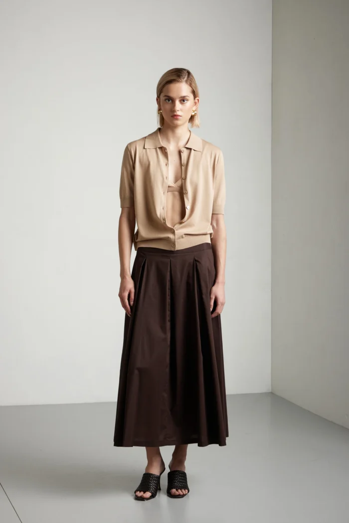 Three-quarter sleeve silk and cotton shirt.