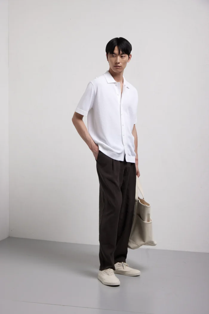 Short-sleeve cotton shirt in bubble stitch.