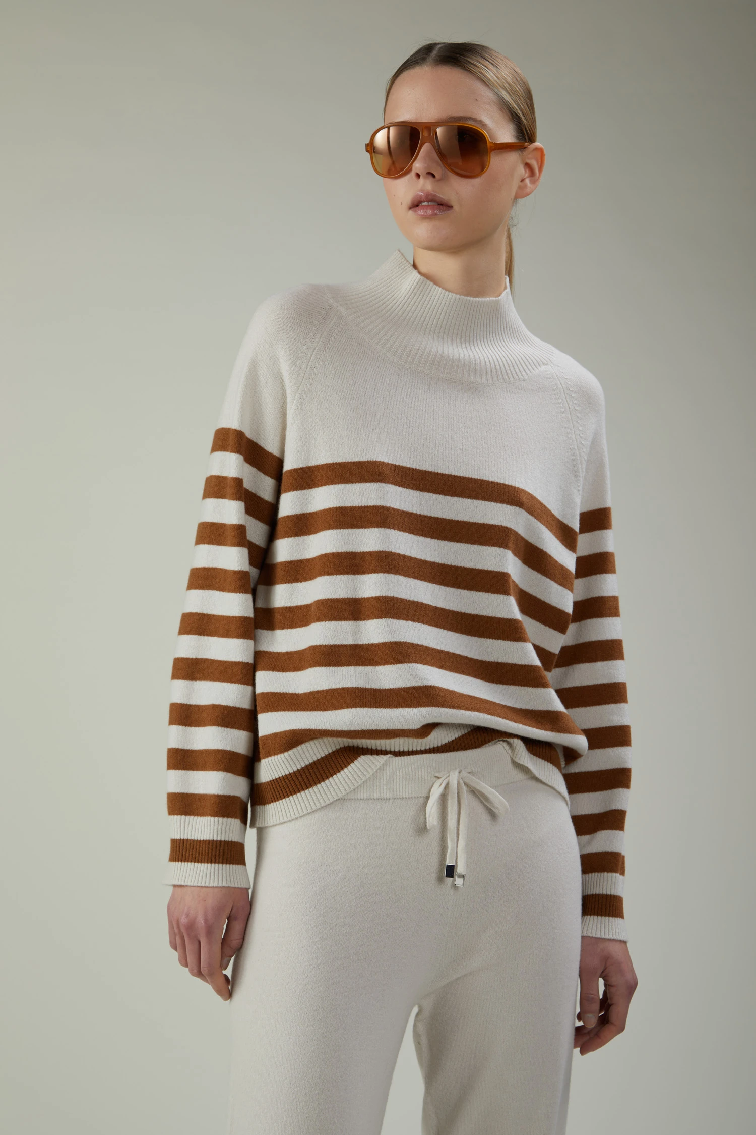 Maglia a collo alto a righe in lana e cashmere - immagine 1