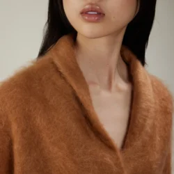 Maglione in cashmere garzato con collo a scialle - Thumbnail Image 2