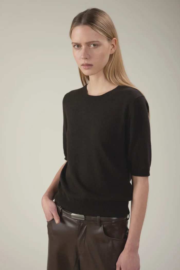 Maglia girocollo a maniche corte in micropaillettes