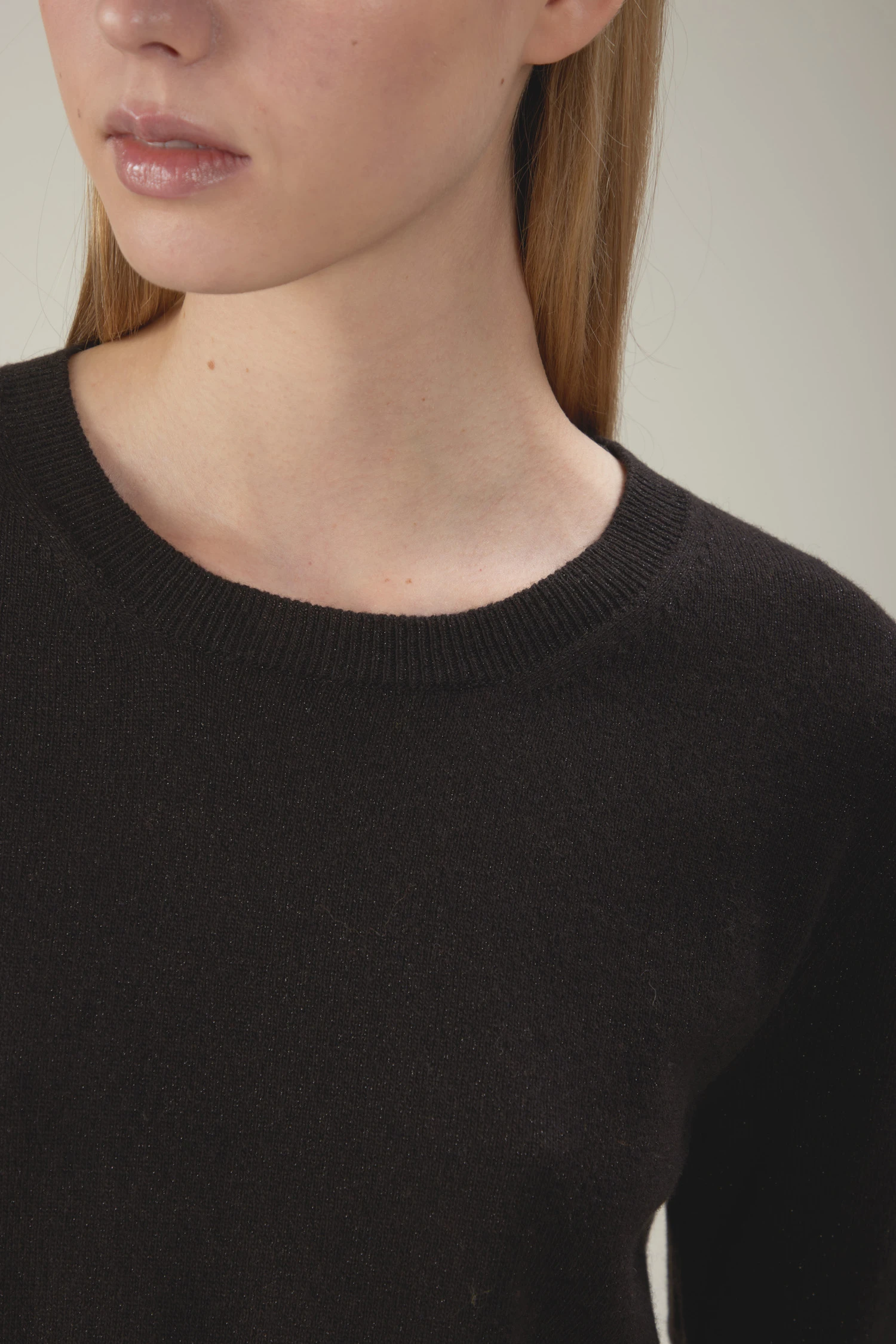 Maglia girocollo a maniche corte in micropaillettes - immagine 3