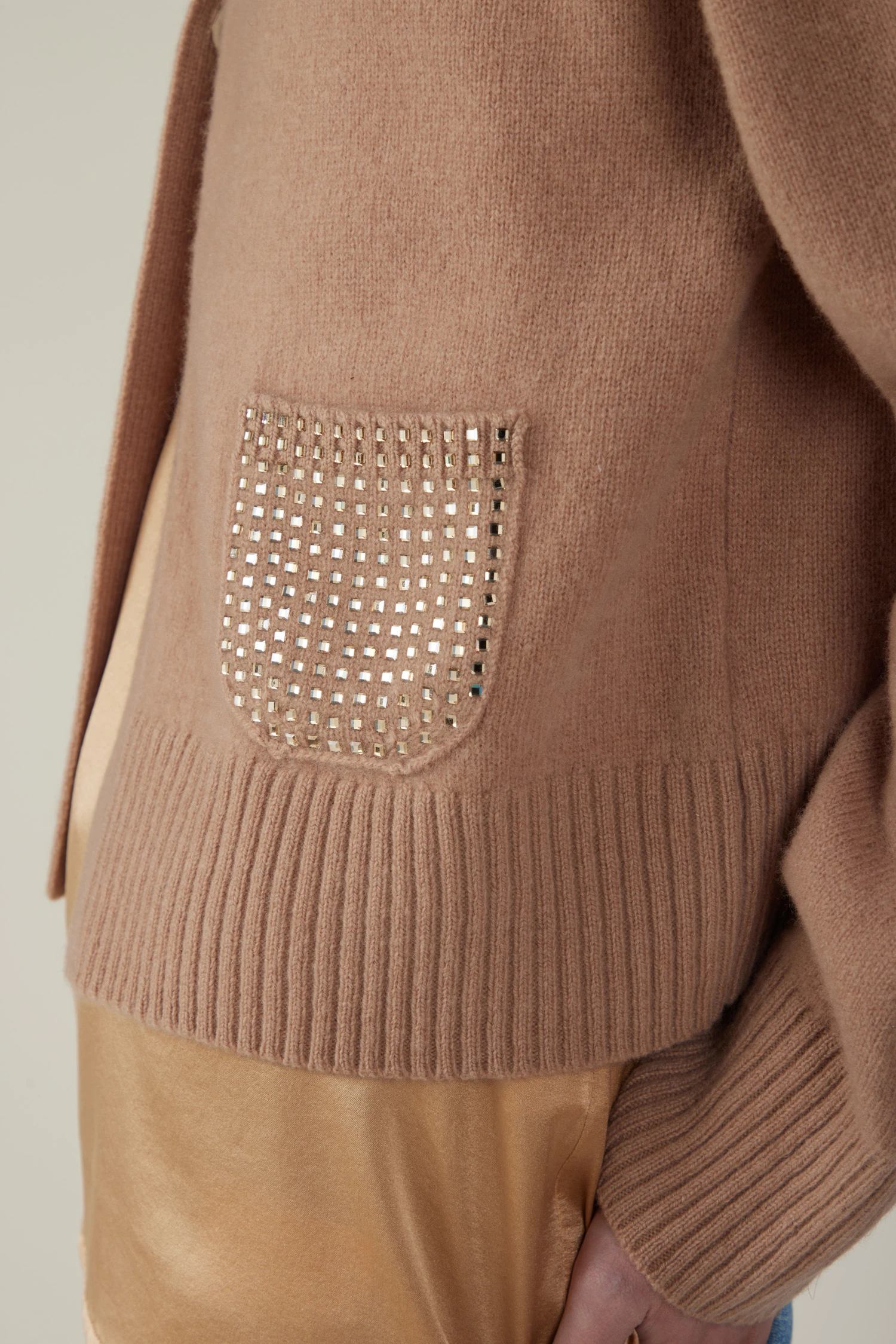 Cardigan in lana con cristalli sulle tasche - immagine 2