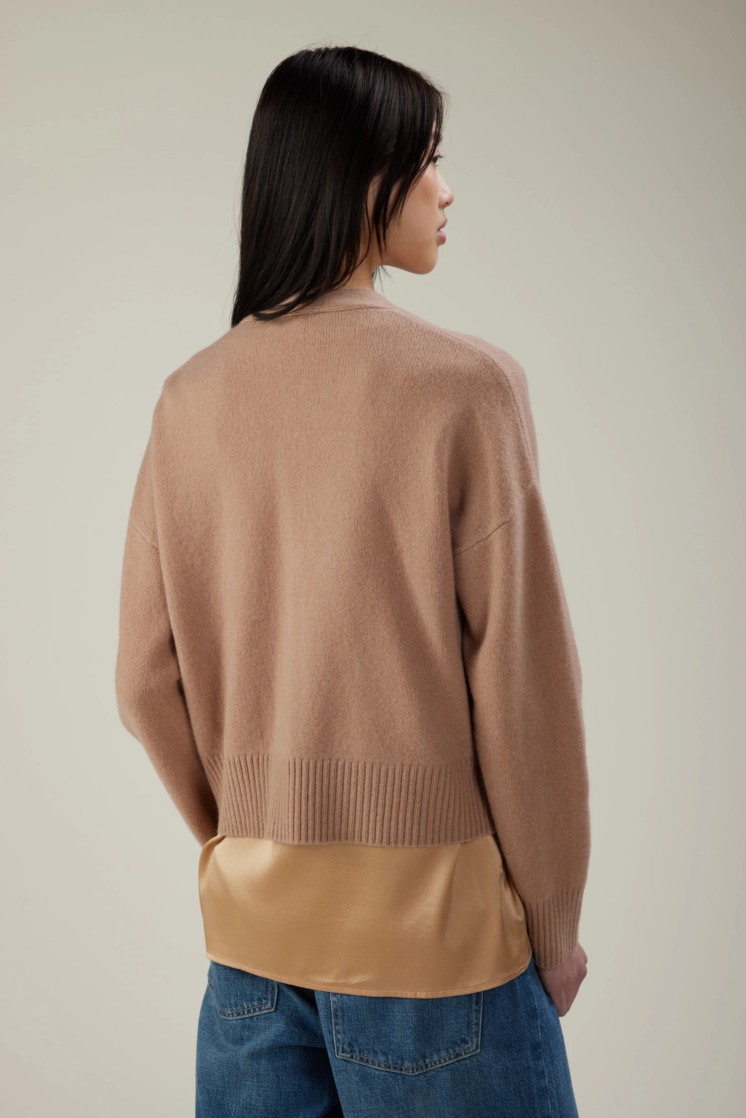 Cardigan in lana con cristalli sulle tasche - immagine 3