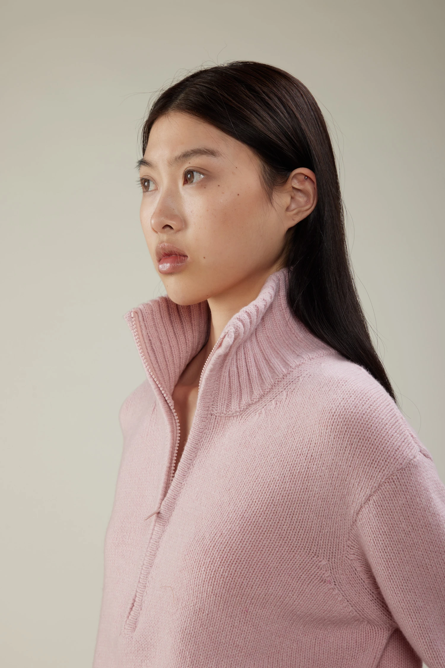 Maglione a collo alto con zip in lana e cashmere - immagine 2