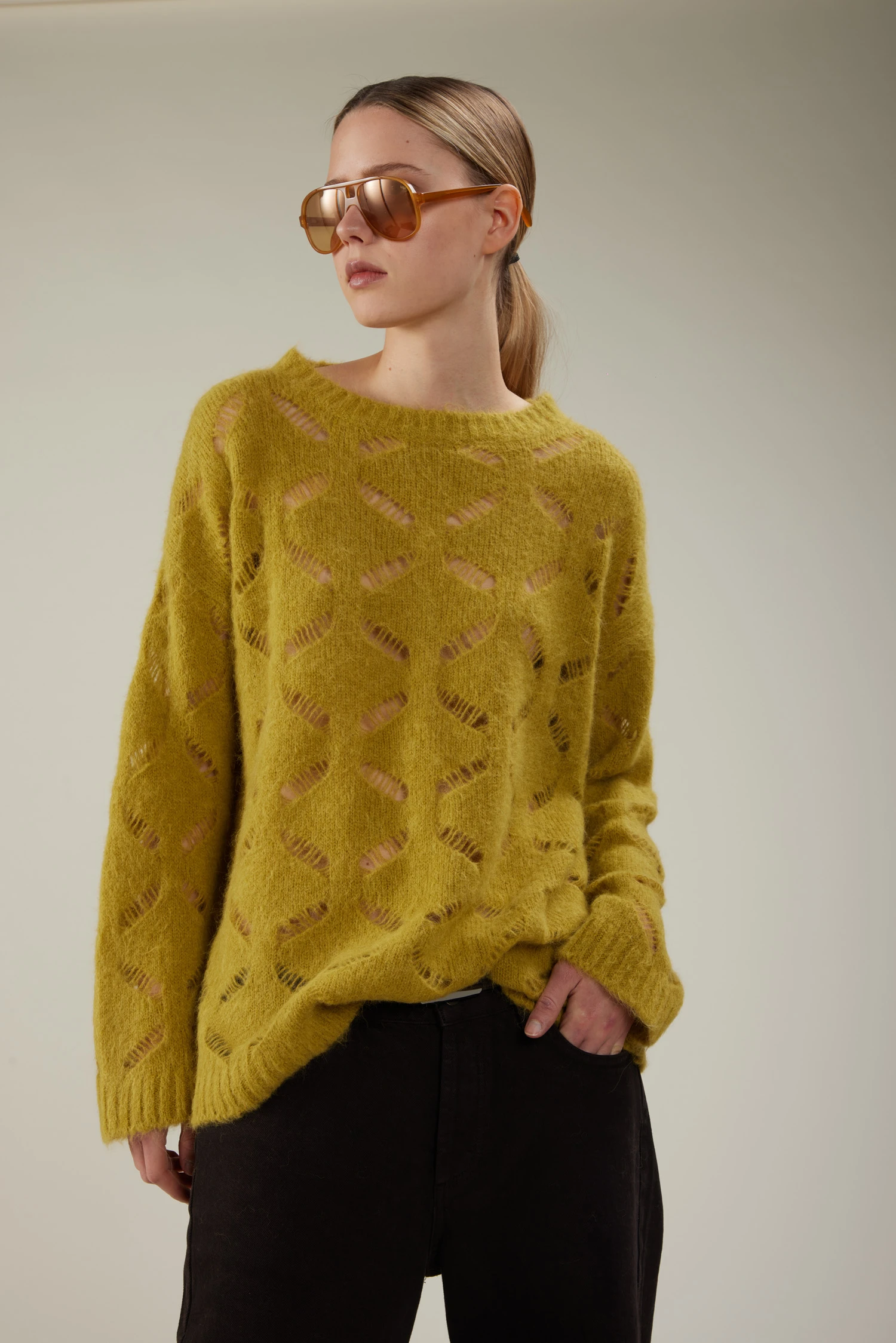 Maglia con scollo a barchetta in alpaca con lavorazione traforata - immagine 1