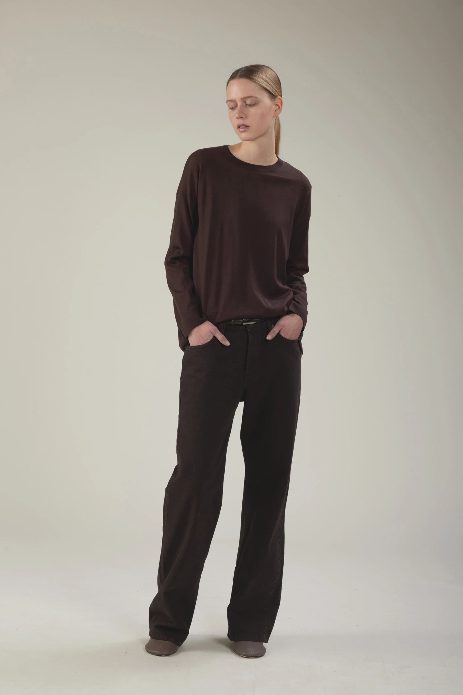Maglia girocollo oversize in lana merino extrafine con spacco laterale e bottoni - immagine 1