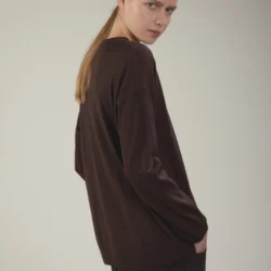 Maglia girocollo oversize in lana merino extrafine con spacco laterale e bottoni - Thumbnail Image 3