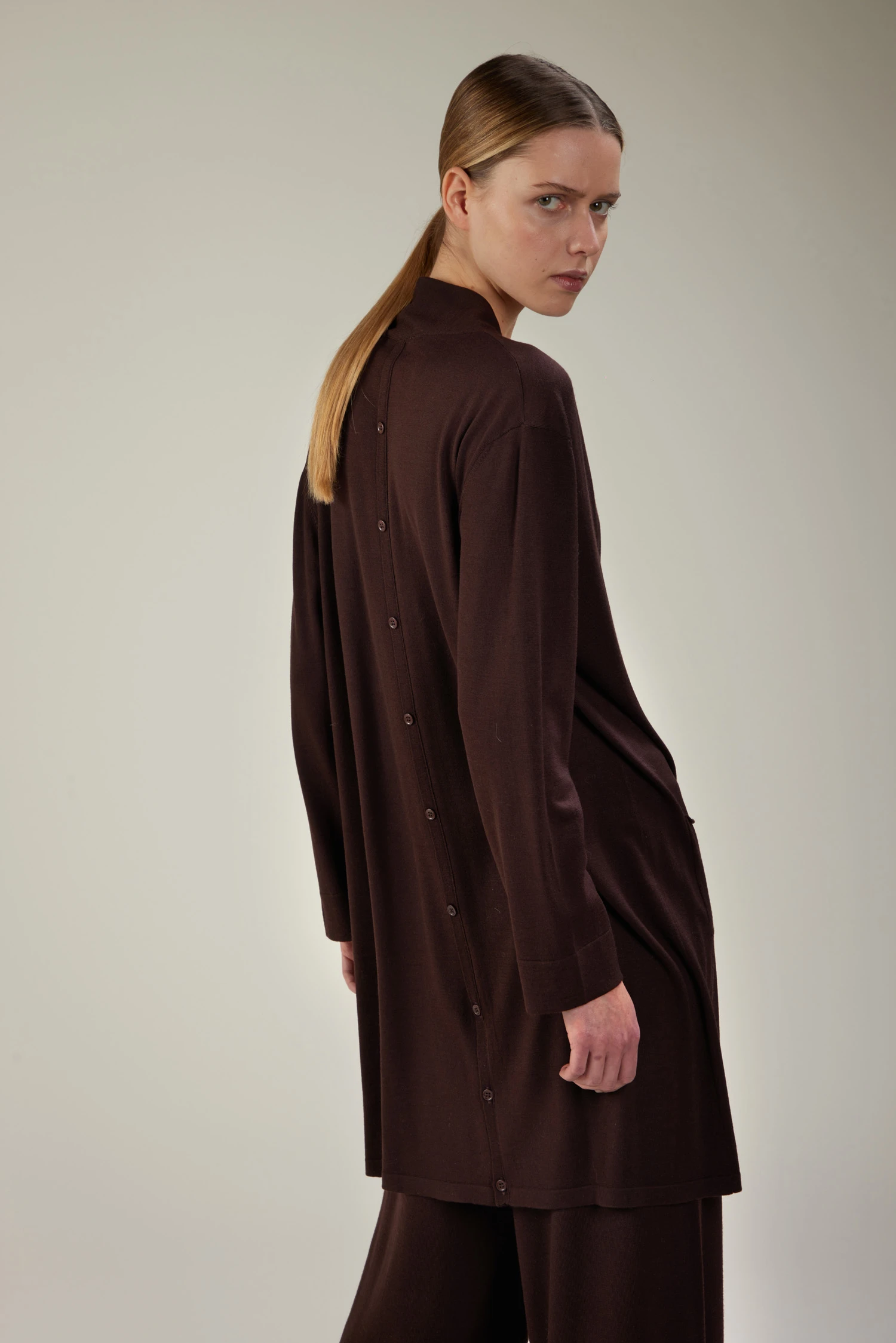 Cardigan con bottoni in lana merino extrafine - immagine 2