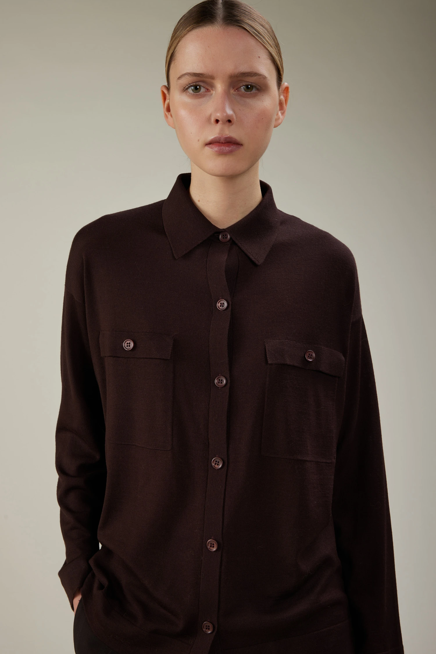 Camicia con tasche in lana merino extrafine - immagine 2