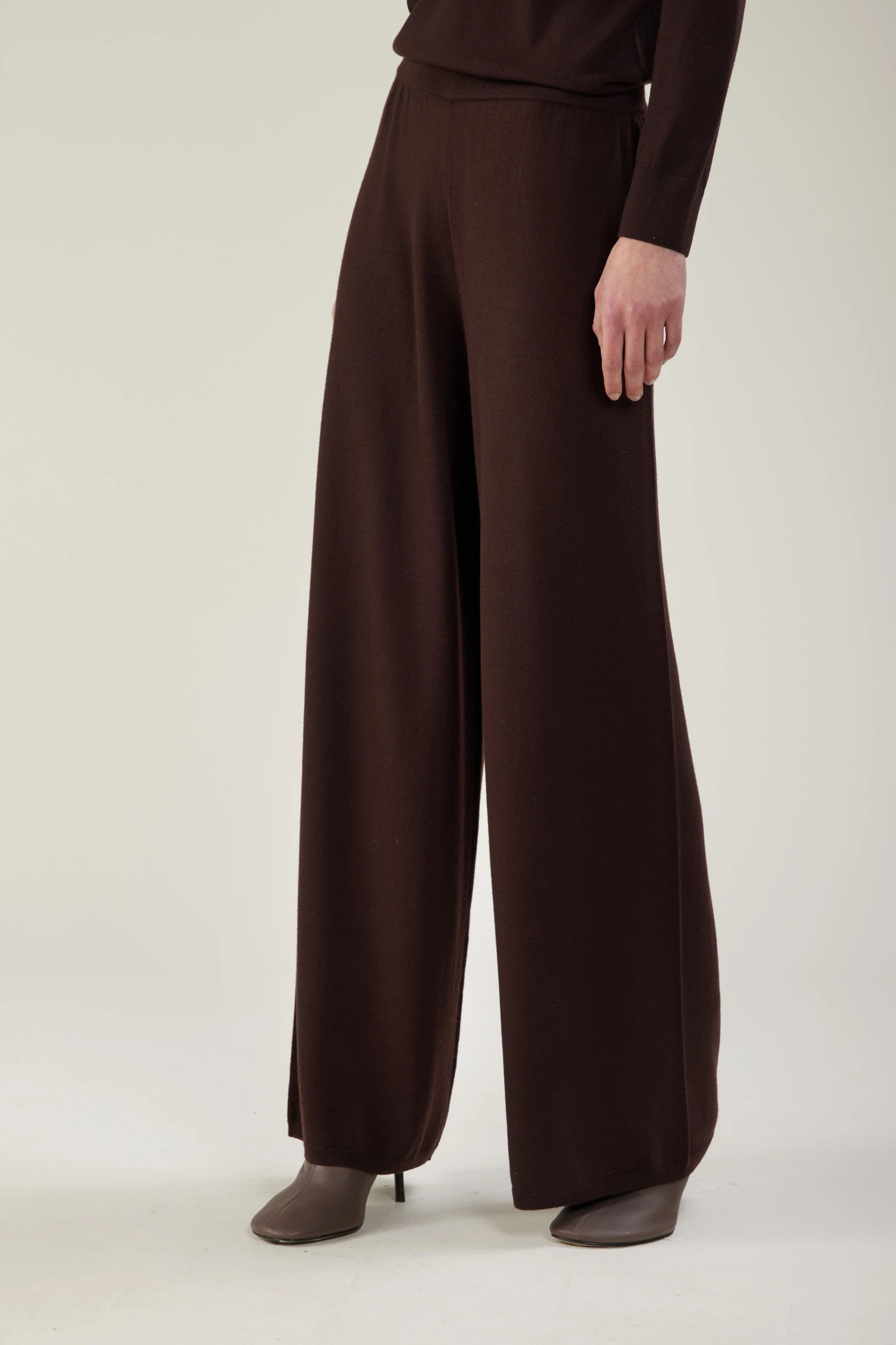 Pantalone a palazzo in lana merino extrafine - immagine 2