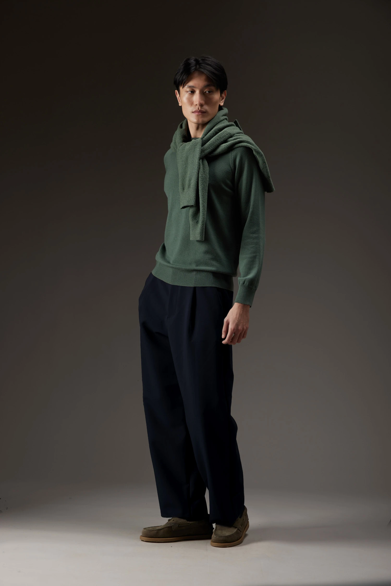 Maglia girocollo in cashmere dal taglio felpa - immagine 3