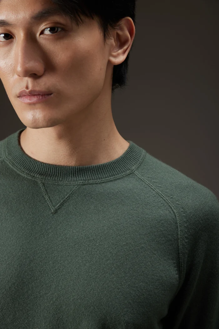 Maglia girocollo in cashmere dal taglio felpa