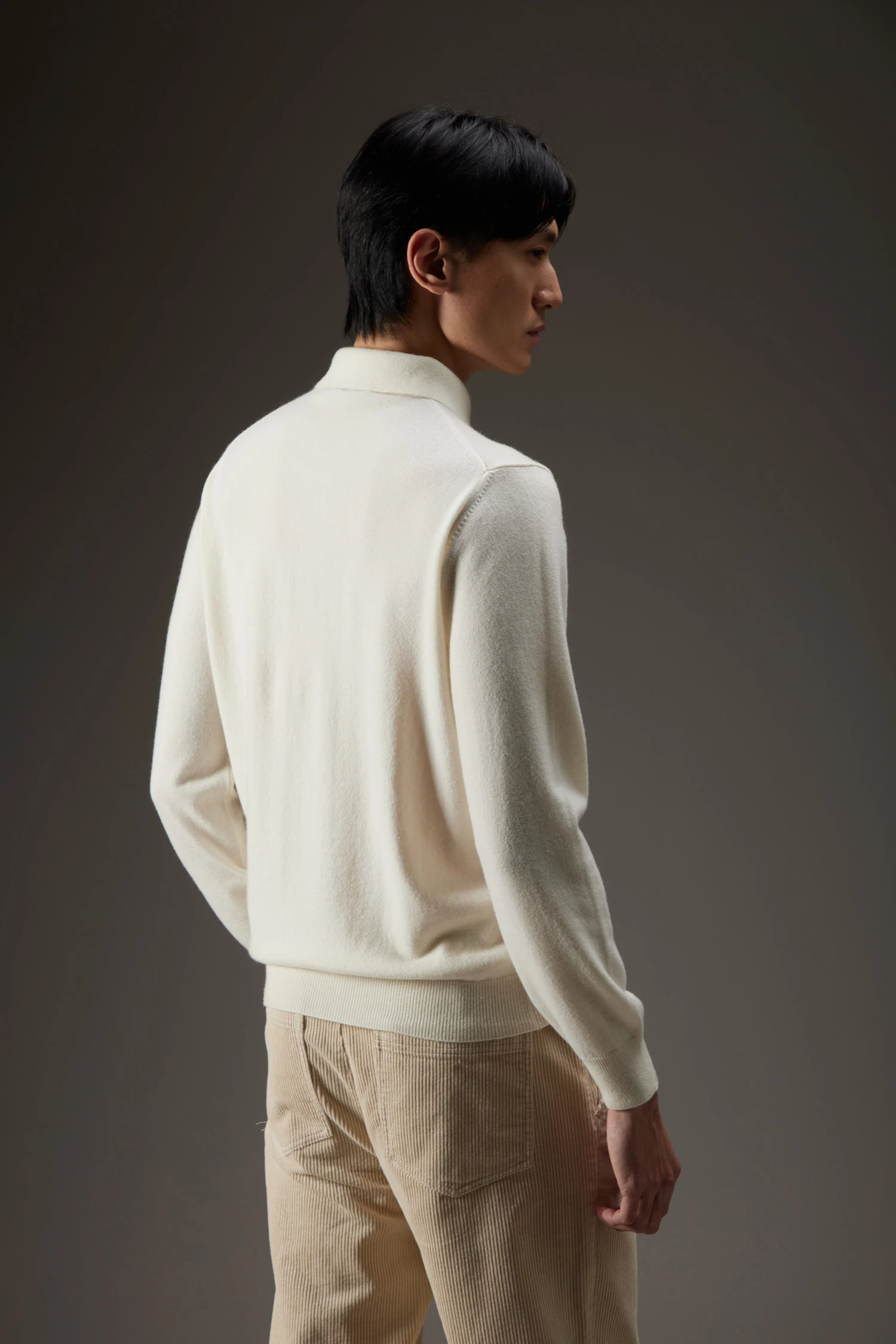 Polo con bottoni in cashmere - immagine 3
