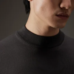 Maglia a maniche corte in lana con collo montante - Thumbnail Image 2