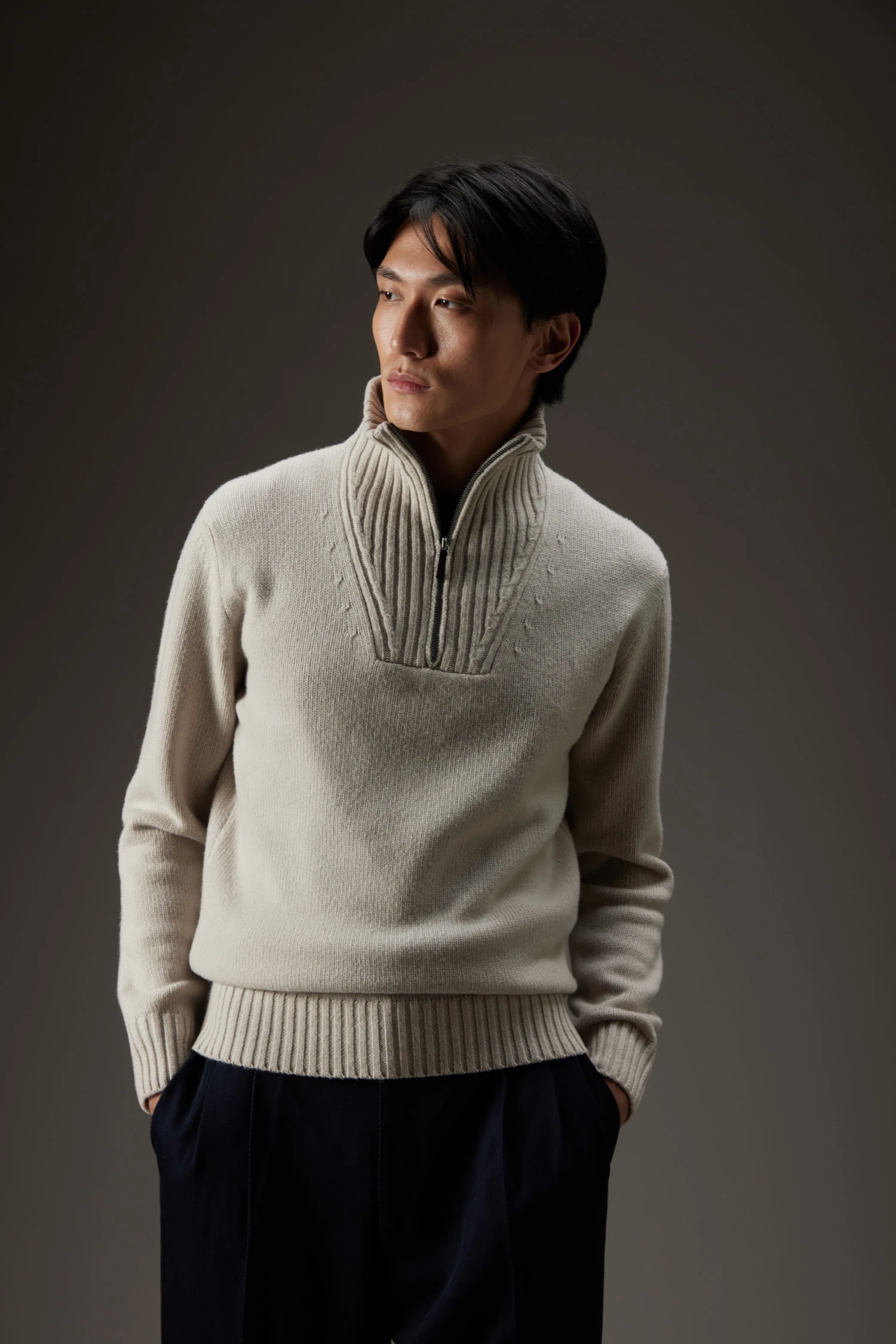 Maglia in lana con collo camionaire - immagine 1