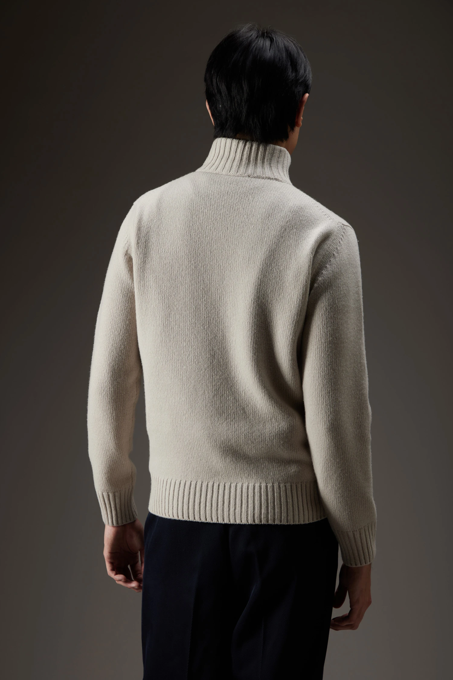 Maglia in lana con collo camionaire - immagine 3
