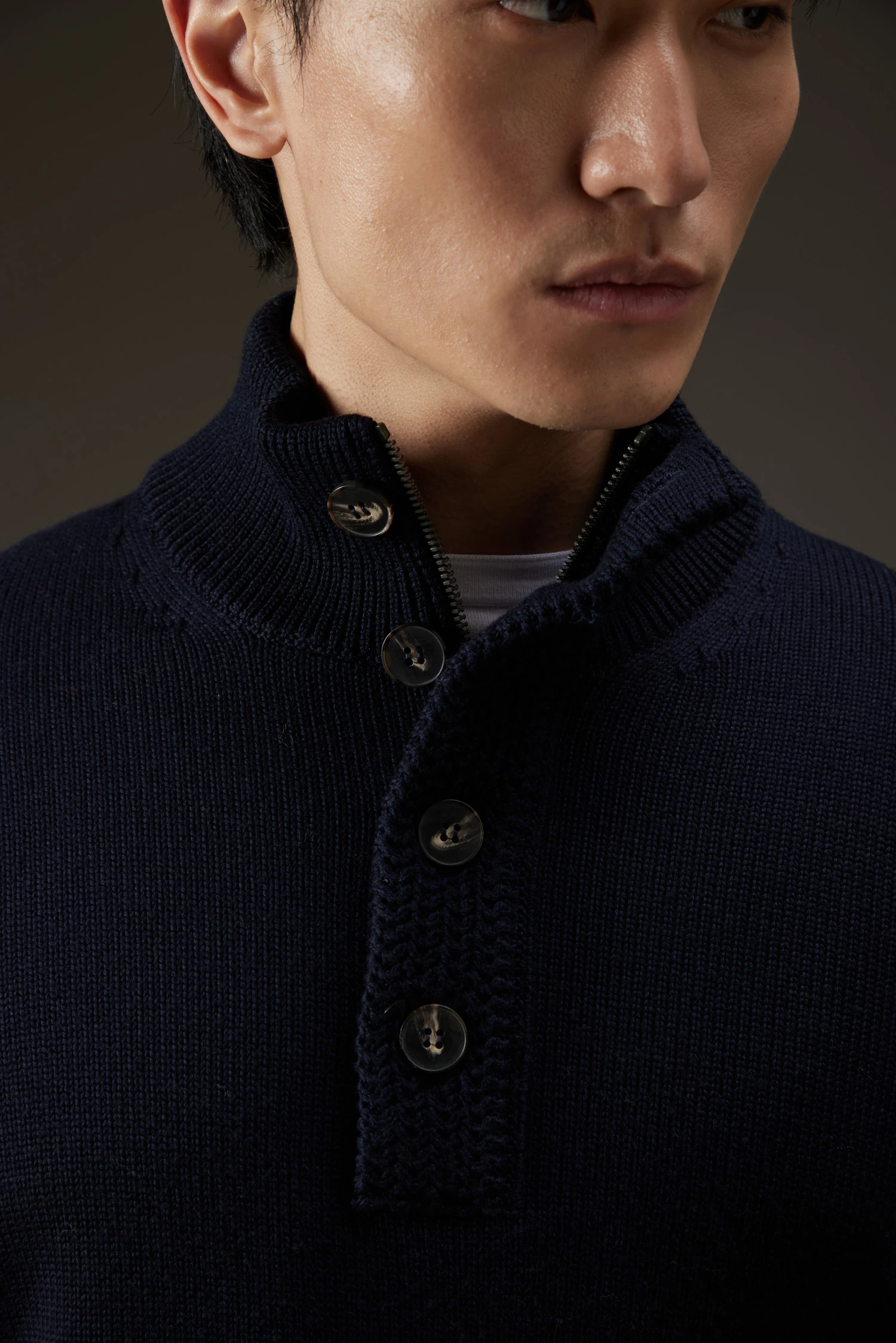 Maglia in lana con zip e bottoni - immagine 2