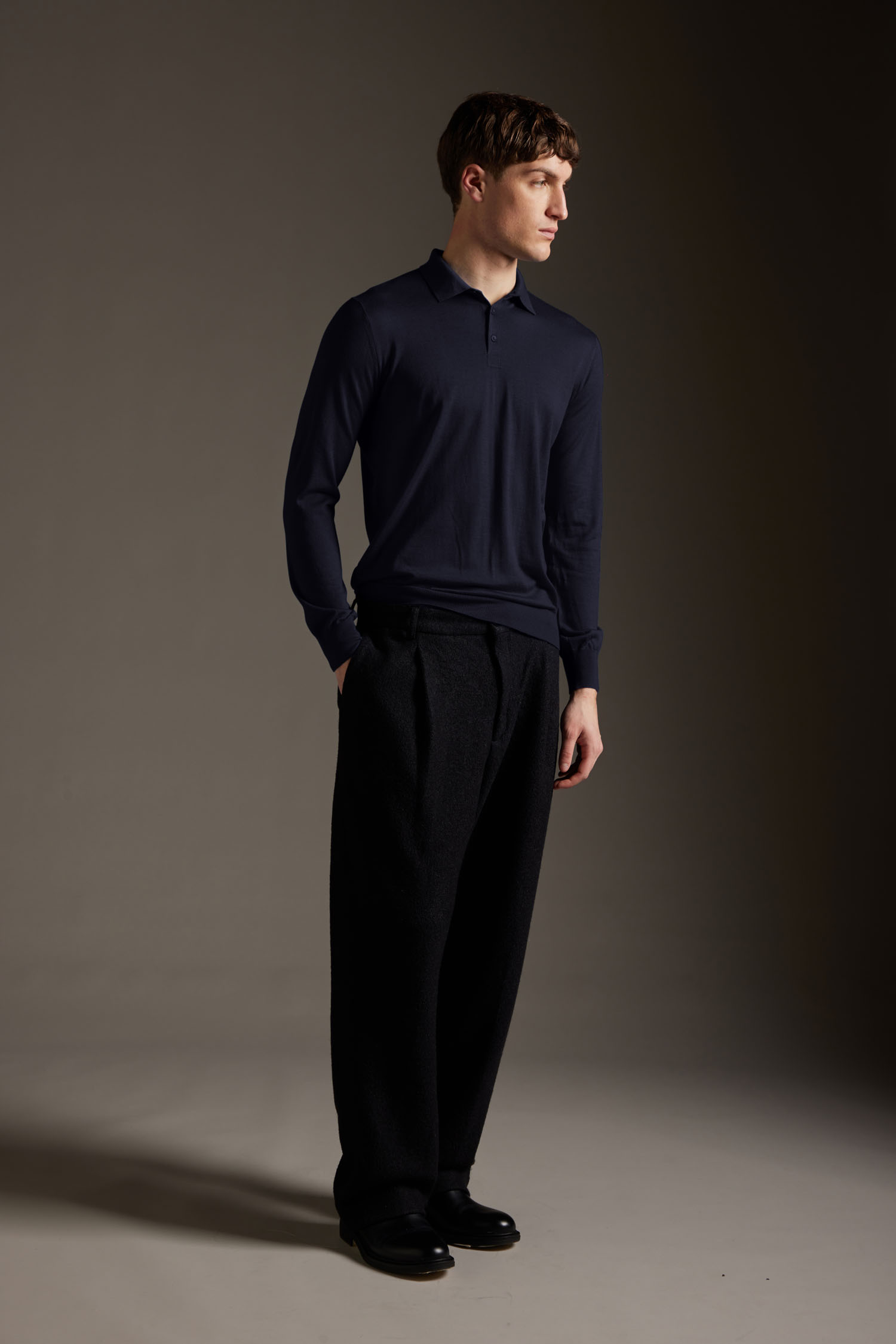 Polo in lana merino extrafine con bottoni - immagine 3